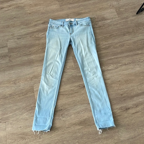 Hollister Jeans - Picture 1 of 3
